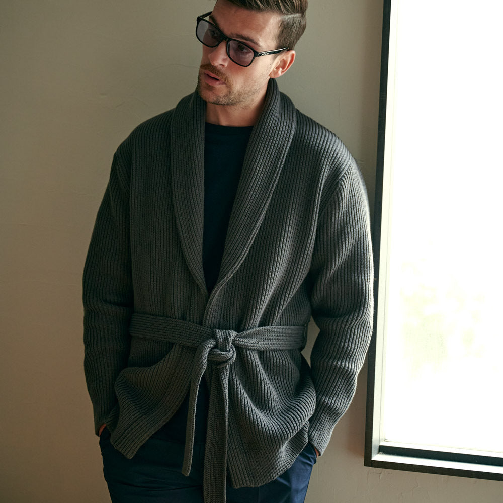俺たち”の都会派モダンニット「THE WOOSTER GOWN(ザ ウースター