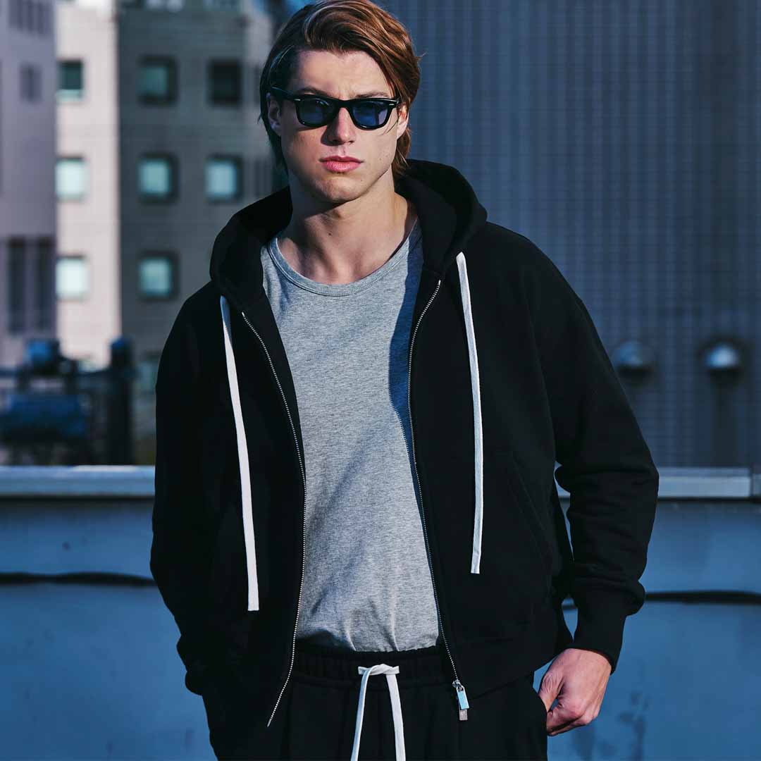GSC「01 ZIP HOODIE」ブラック　着用モデル