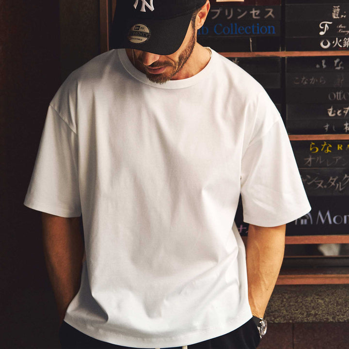 大人オーバーサイズTシャツ「BOX」モデル着用　ディテールカット