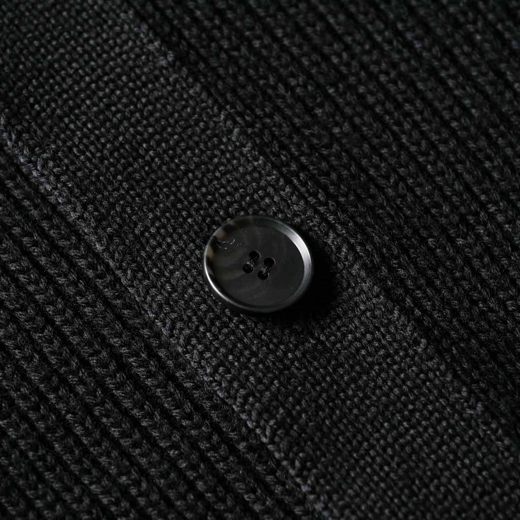 ショート丈ニットブルゾン「K-9(ケーナイン)」ボタン　ディテール