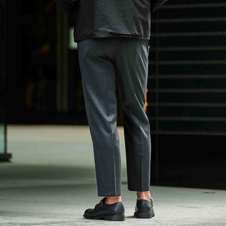 大人ON/OFF スラックス「LIBRA MILANO(リブラ ミラノ)」着用モデル　バック　ディテール