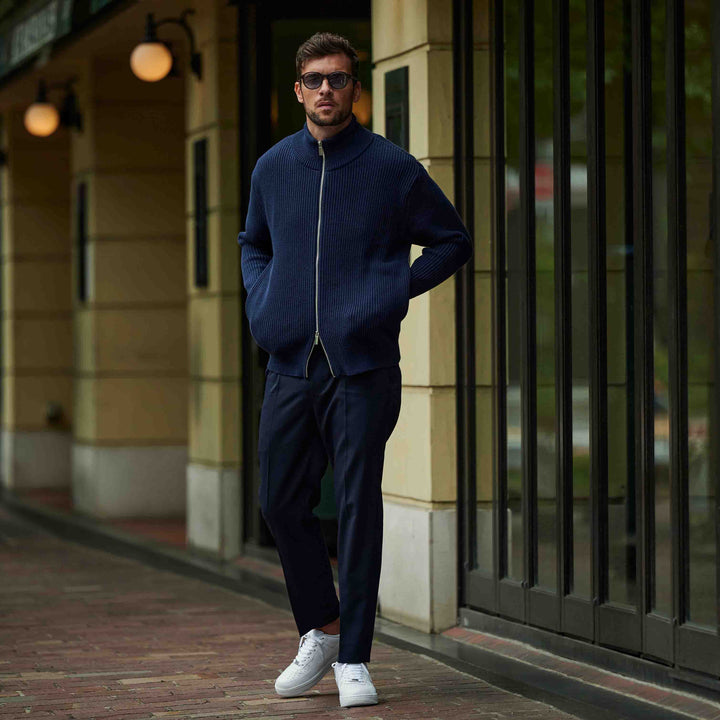 大人ON/OFF スラックス「LIBRA MILANO(リブラ ミラノ)」着用モデルカット