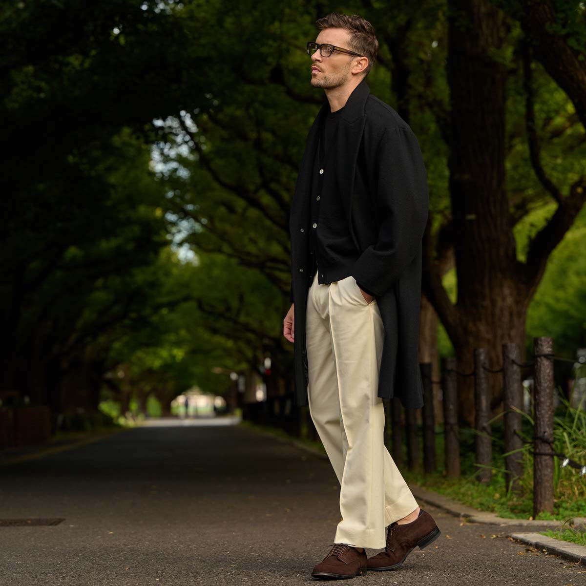 S*s様 最終値下げ！ BOTTEGA VENETA コットンチノトラウザー ブ 東京近郊でアレック・ソスが撮影。ボッテガ・ヴェネタのSummer 24を