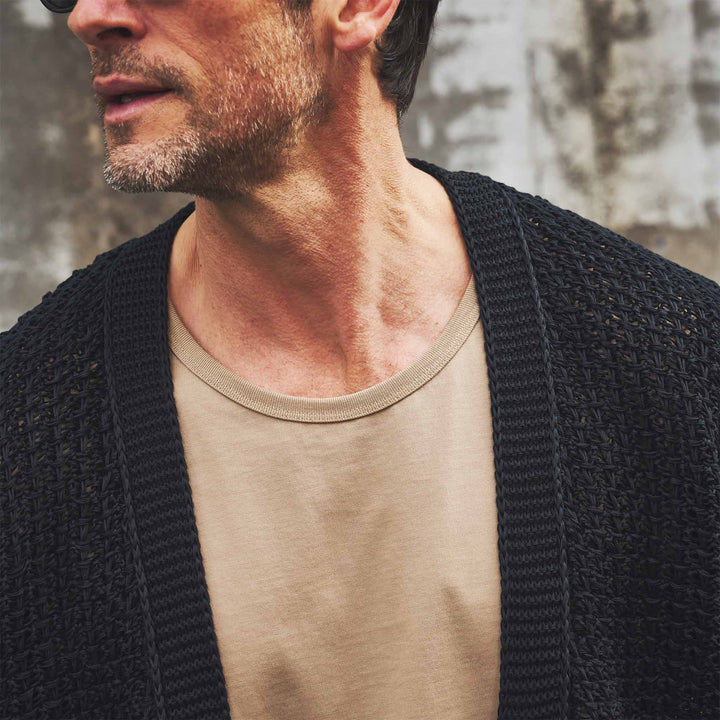 チェストカーブネックTシャツ「ZEFIRO(ぜフィーロ)」