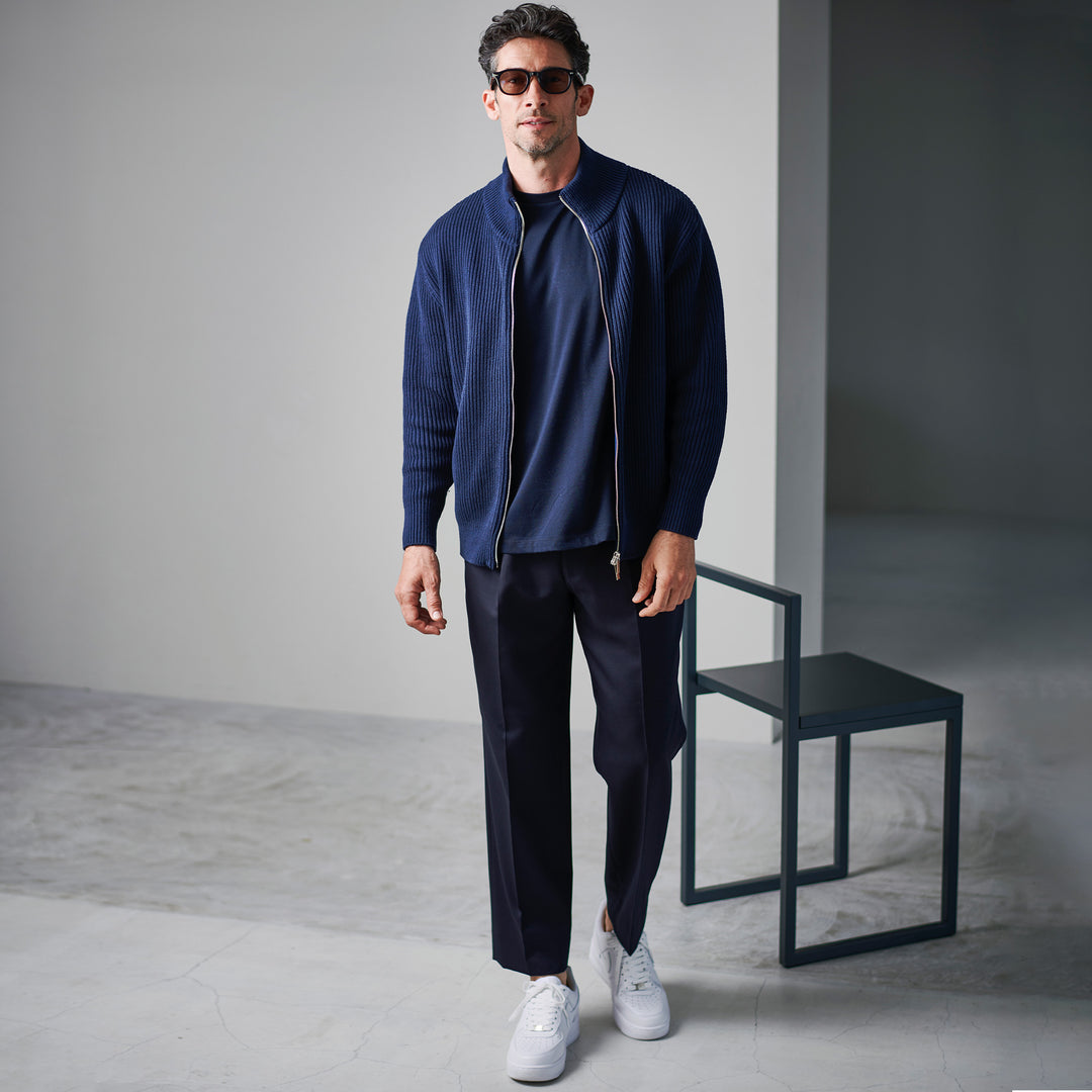 軽妙洒脱なラインを描くセミワイドスラックス「LIBRA PARIS(リブラ パリ)」