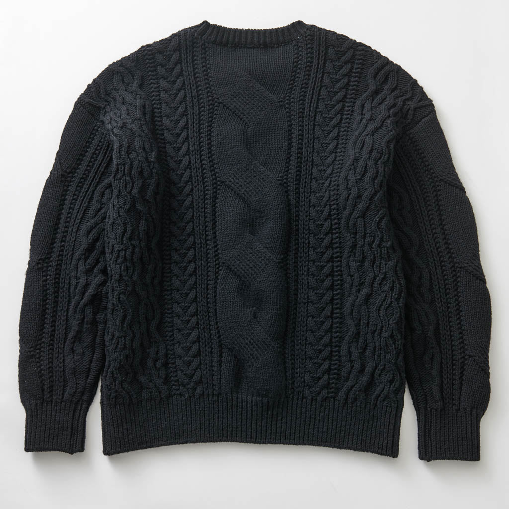 モダンケーブルニット「CROWN(クラウン)」ブラック　バック　物カット