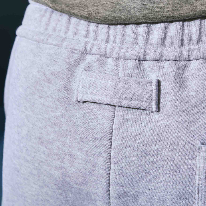 GSC「02 SWEATPANTS」グレー　モデル着用　ディテールカット