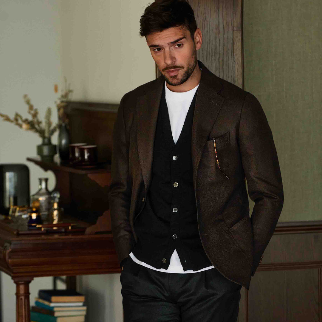 ワイドVネックカーディガン「ROY(ロイ)」ブラック　着用モデル