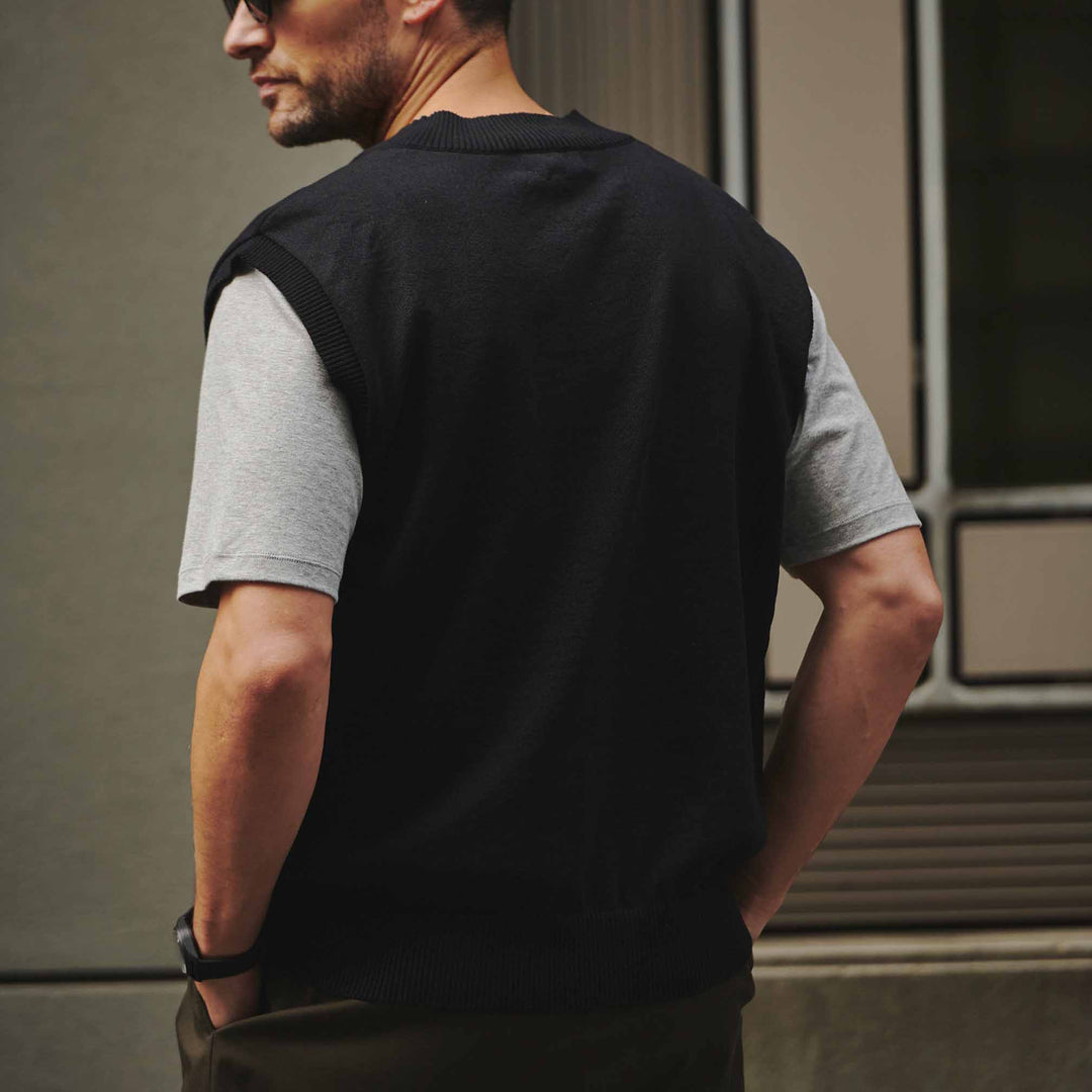 和紙コットンニットベスト「WILLY(ウィリー)」バック　着用モデル