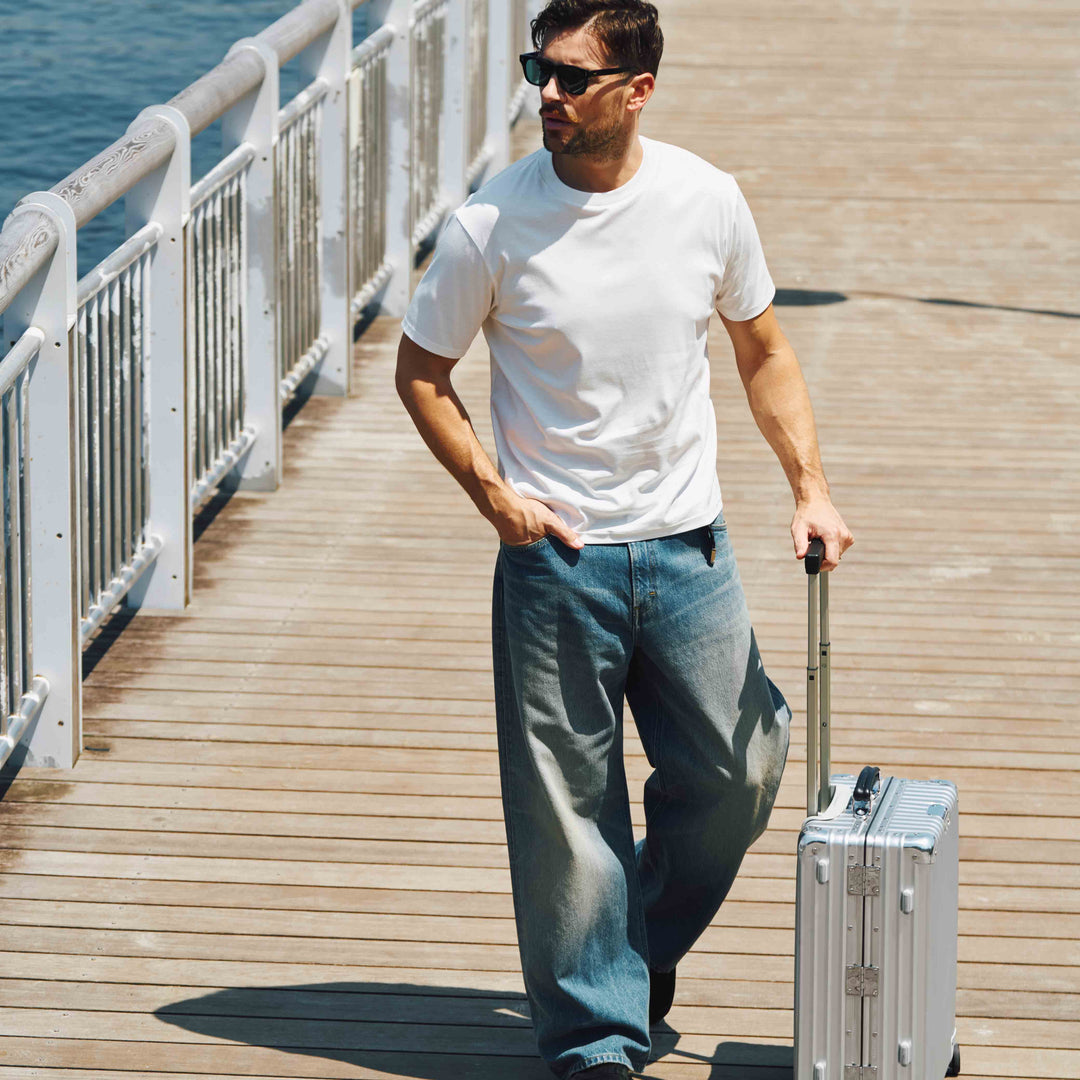 ドレスTシャツ「LEO SNUG」モデル着用