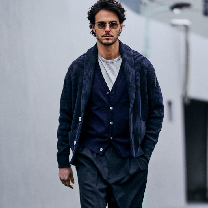 “俺たち”の都会派モダンニット「THE WOOSTER 2B CARDIGAN」